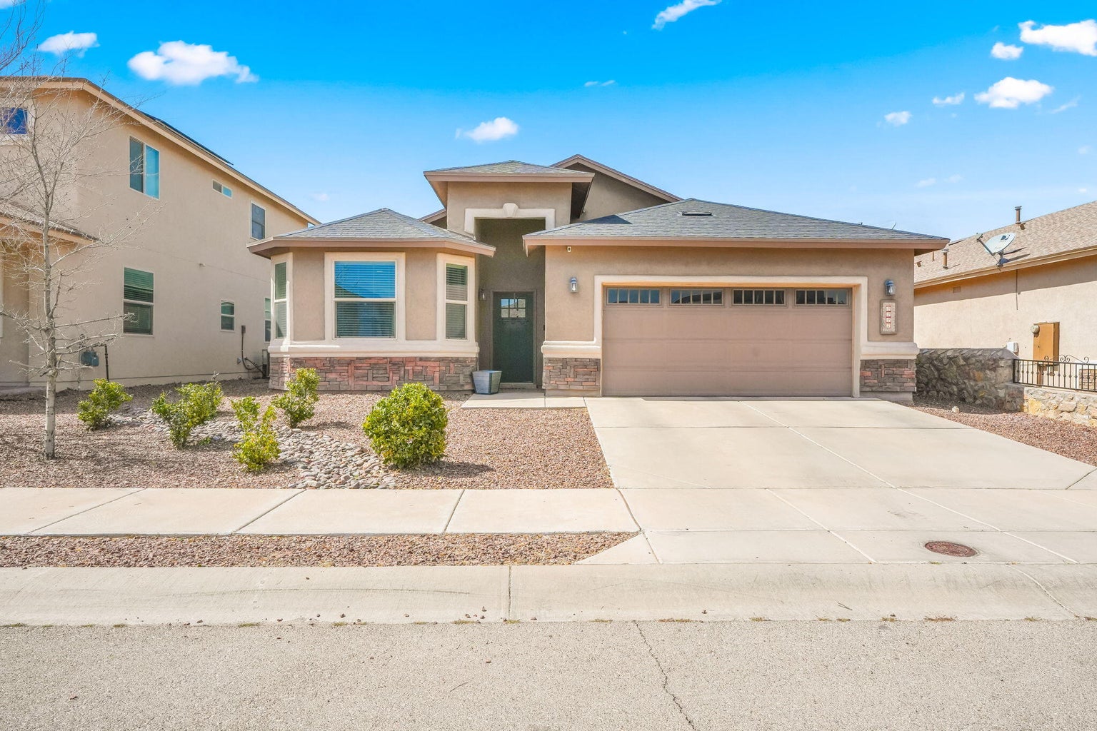 2225 Glitter Point